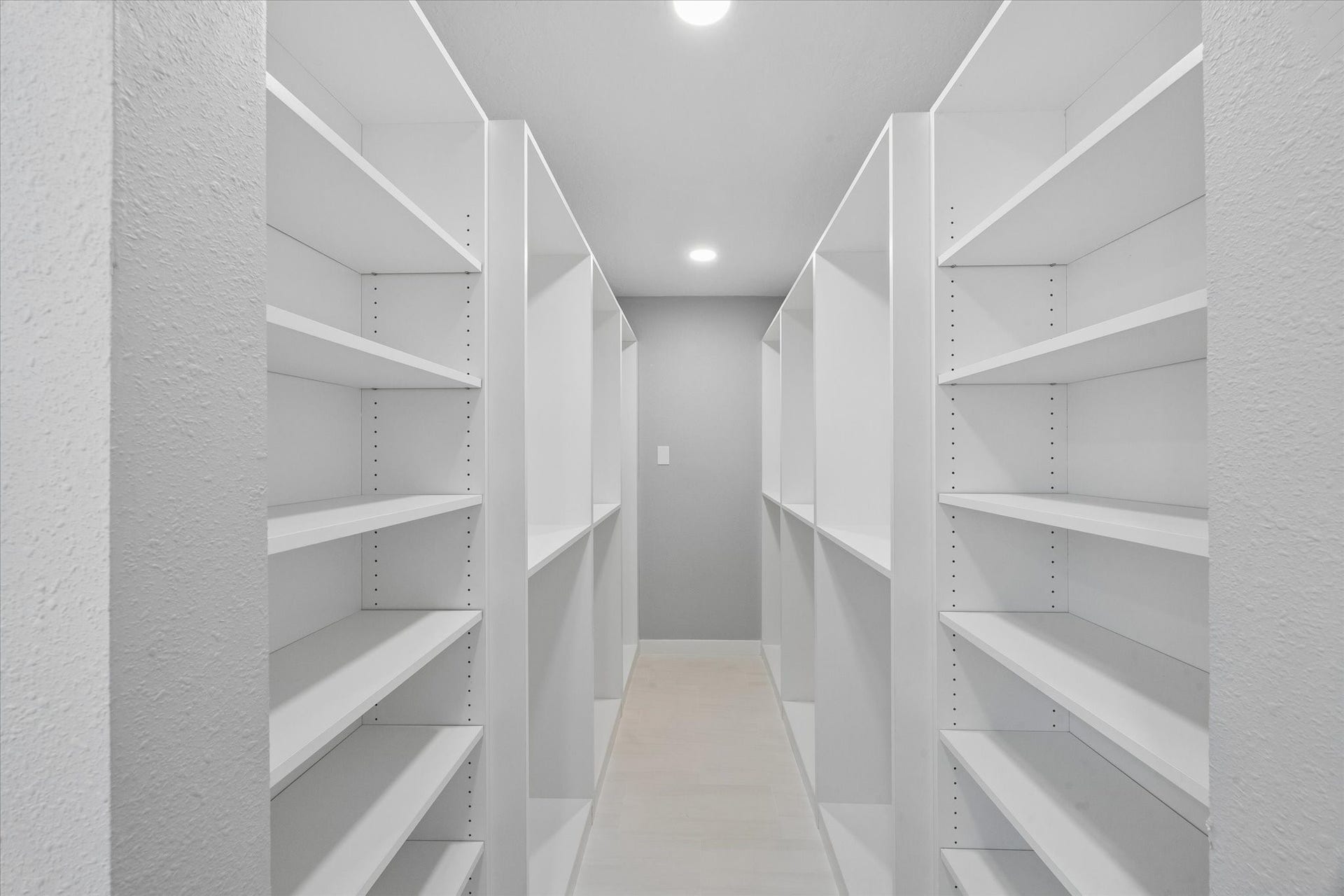 608 Tanglewood Drive, Friendswood, TX 77546 Primary closet