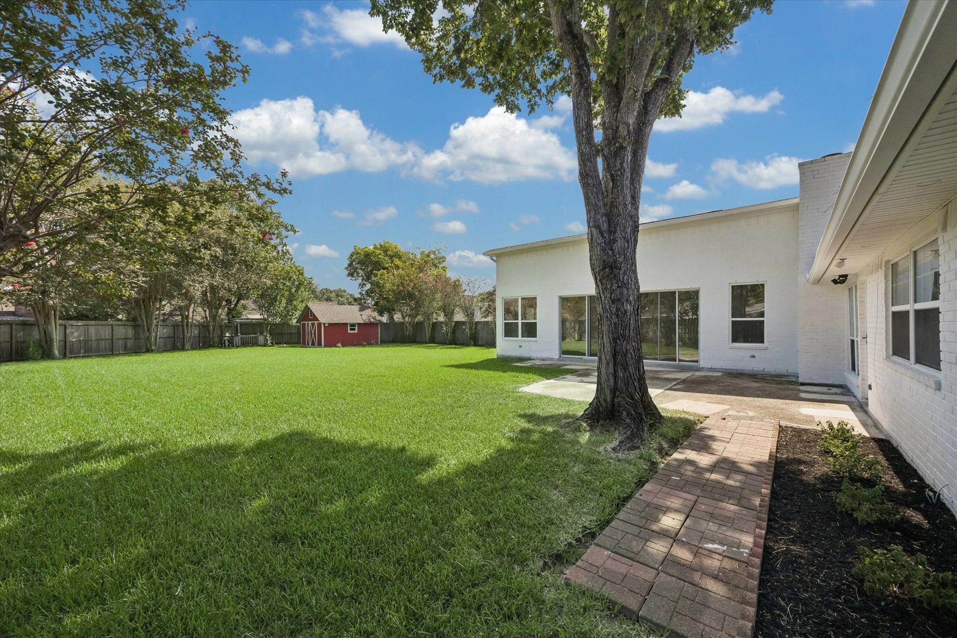 608 Tanglewood Drive, Friendswood, TX 77546 Backyard