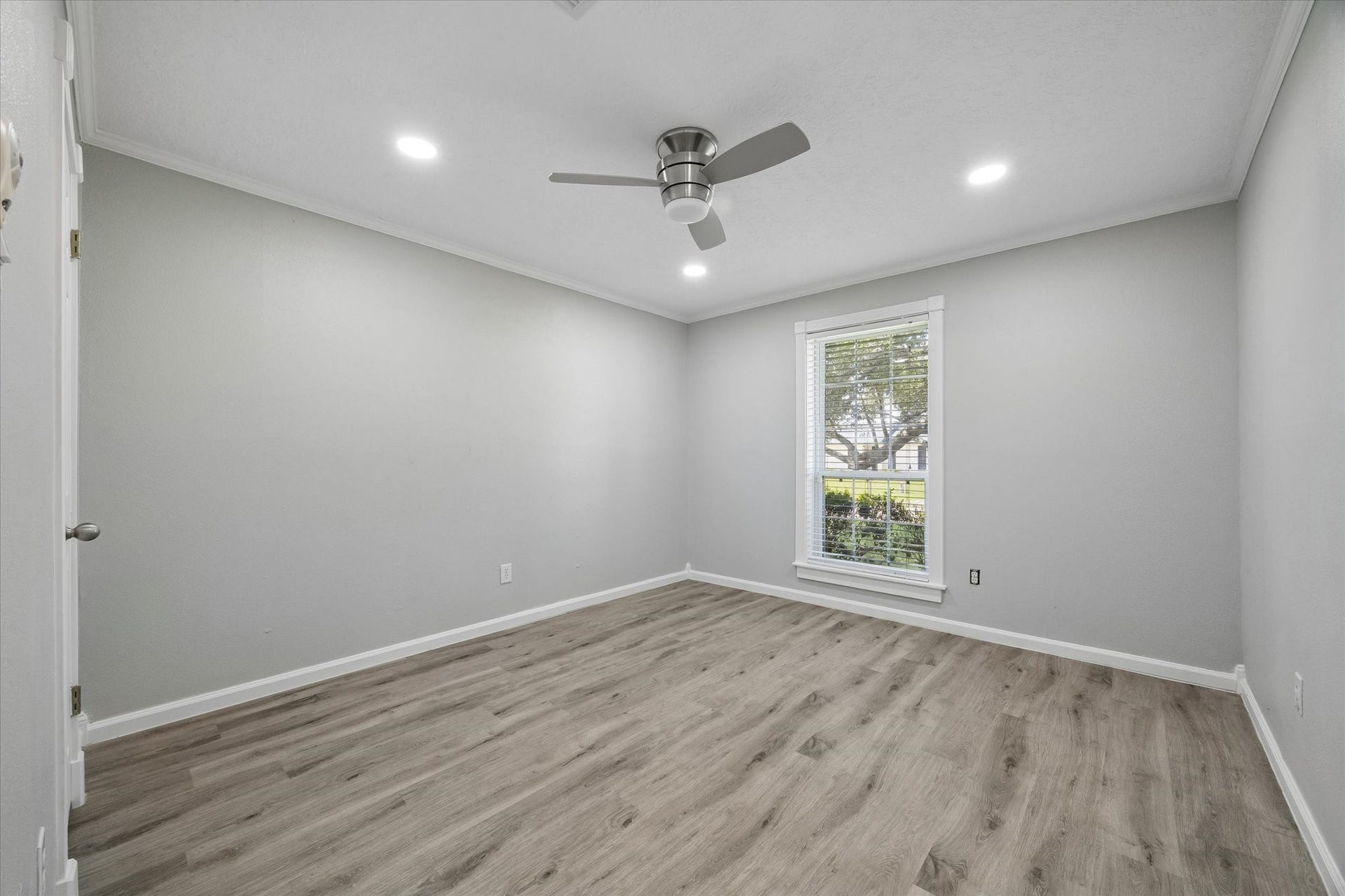 608 Tanglewood Drive, Friendswood, TX 77546 bedroom
