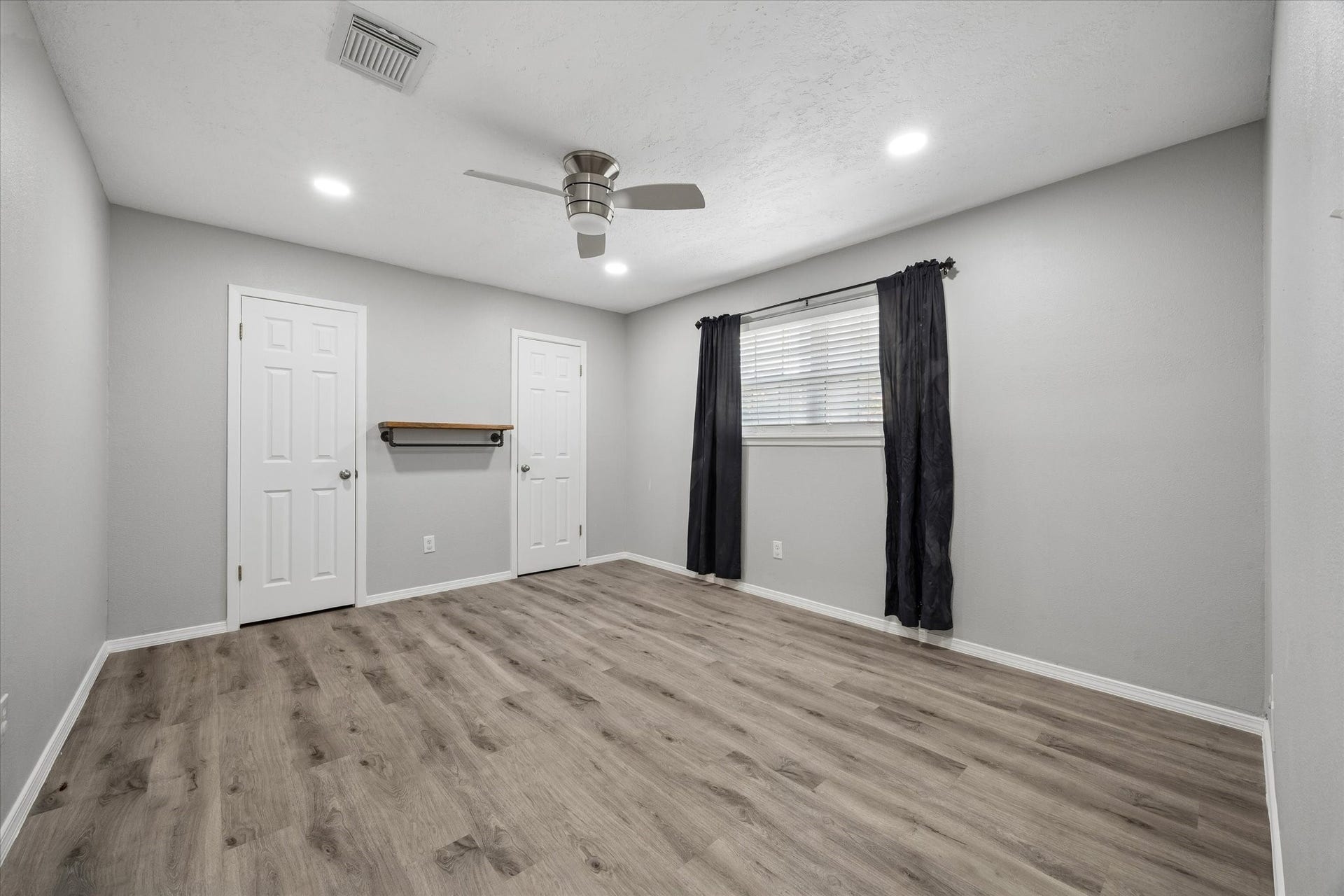 608 Tanglewood Drive, Friendswood, TX 77546 bedroom