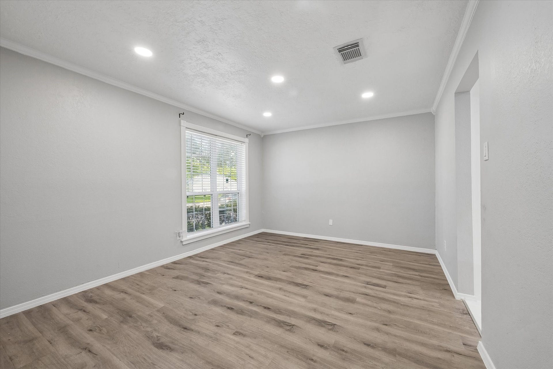 608 Tanglewood Drive, Friendswood, TX 77546 Dining room