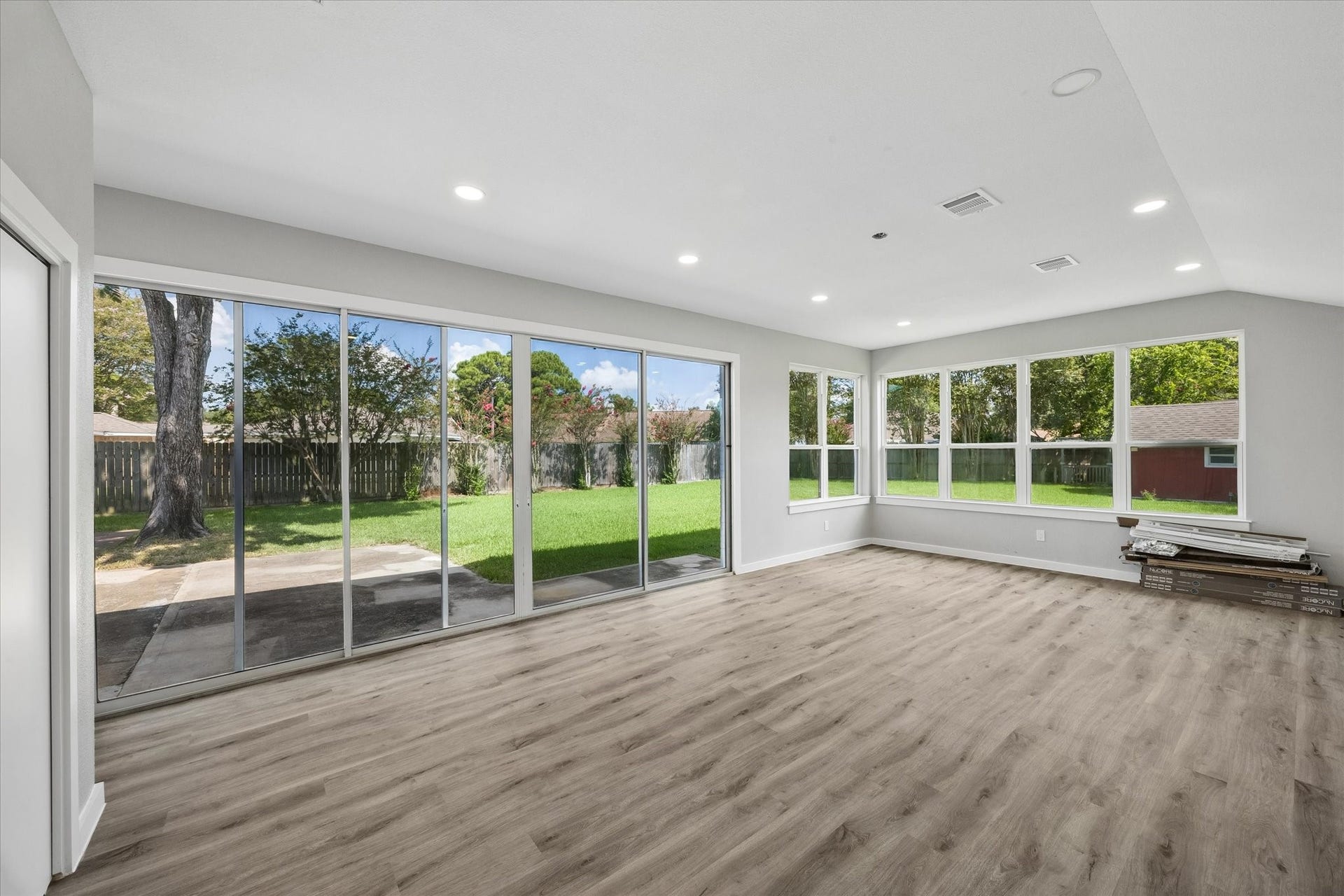 608 Tanglewood Drive, Friendswood, TX 77546 additional family room