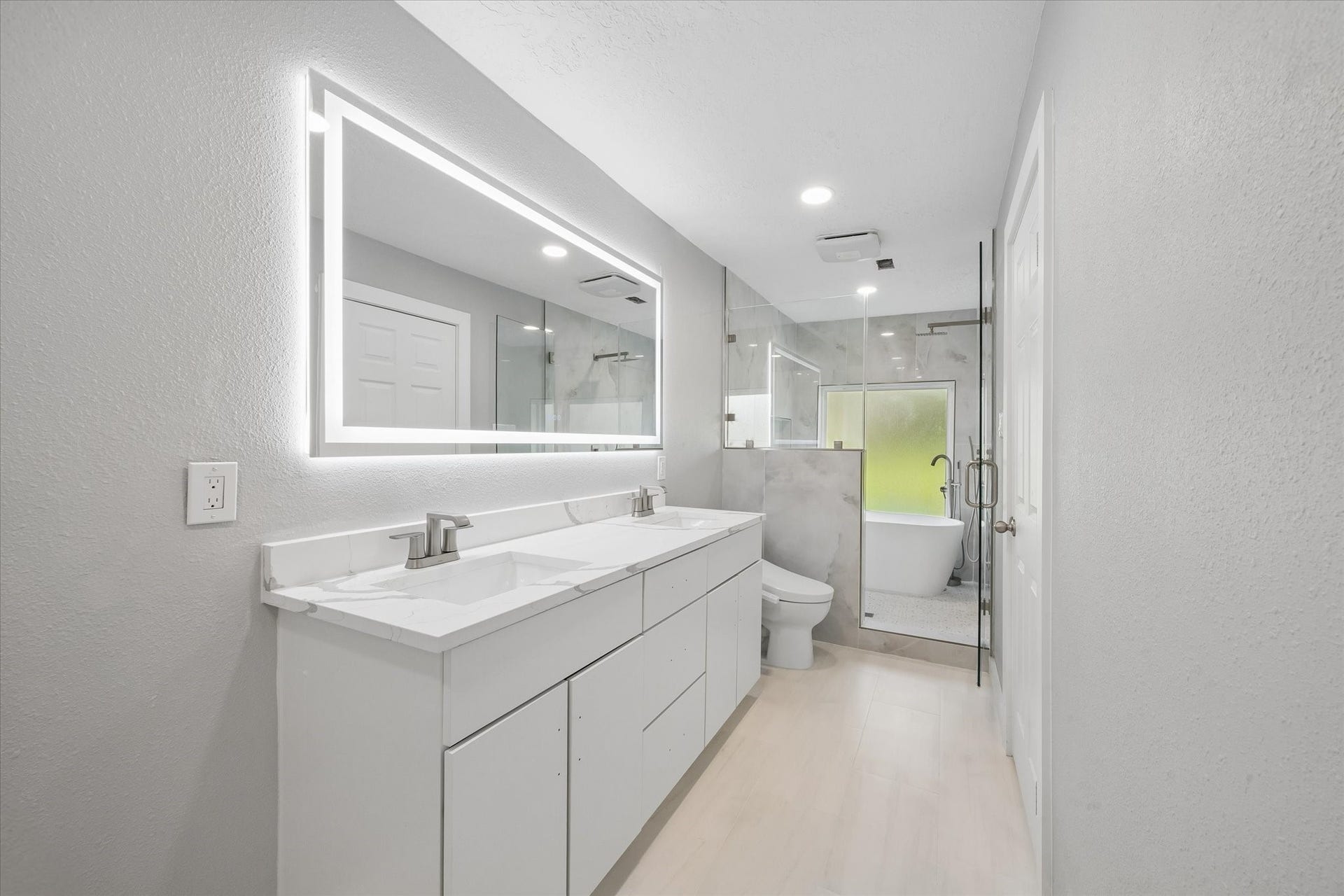 608 Tanglewood Drive, Friendswood, TX 77546 Primary bathroom