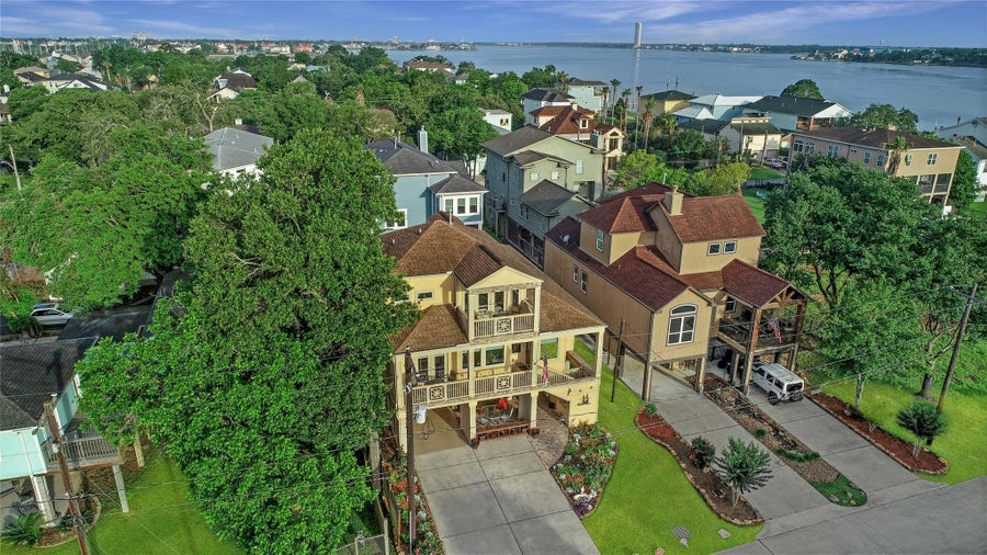 Property photo for 150 Rosewood Road, Clear Lake Shores, TX