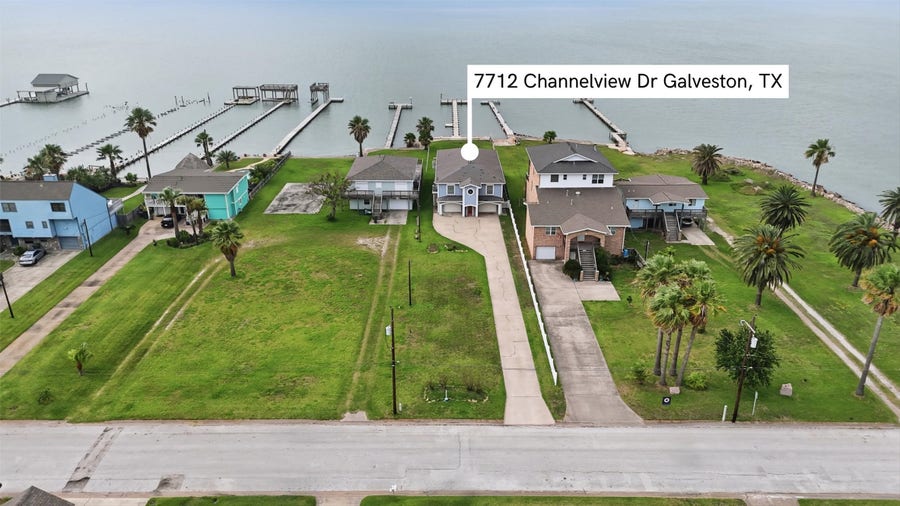 Property photo for 7712 Channelview Drive, Galveston, TX
