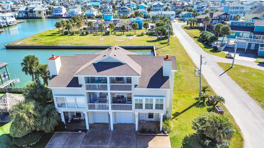 Property photo for 16627 Bayfront Drive, Jamaica Beach, TX