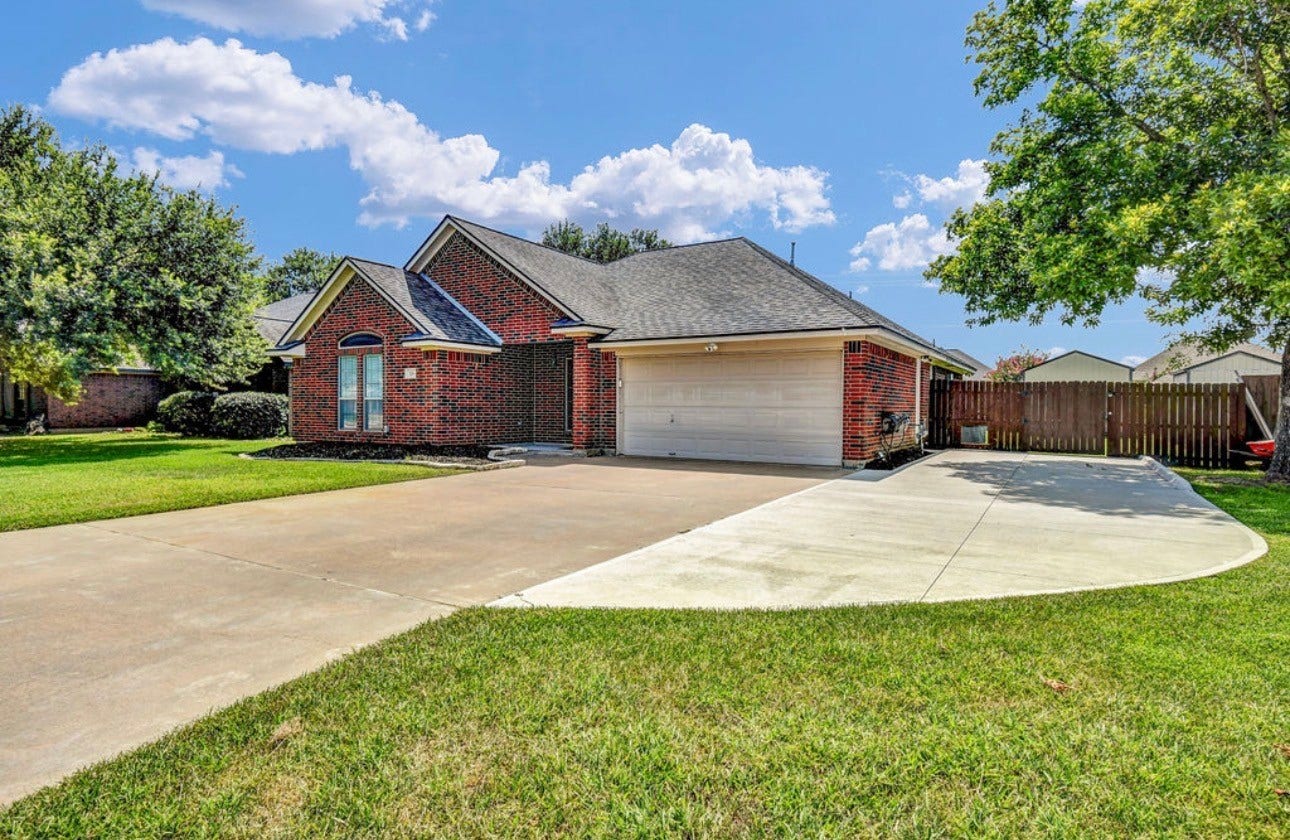 218 Lexington Avenue, Clute, TX 77531