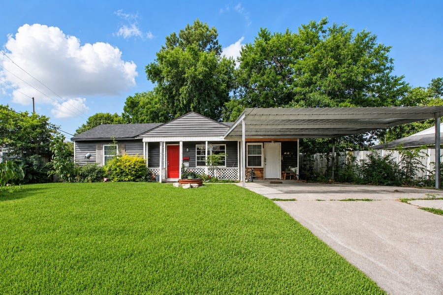 Property photo for 603 Briarwood Drive, Baytown, TX