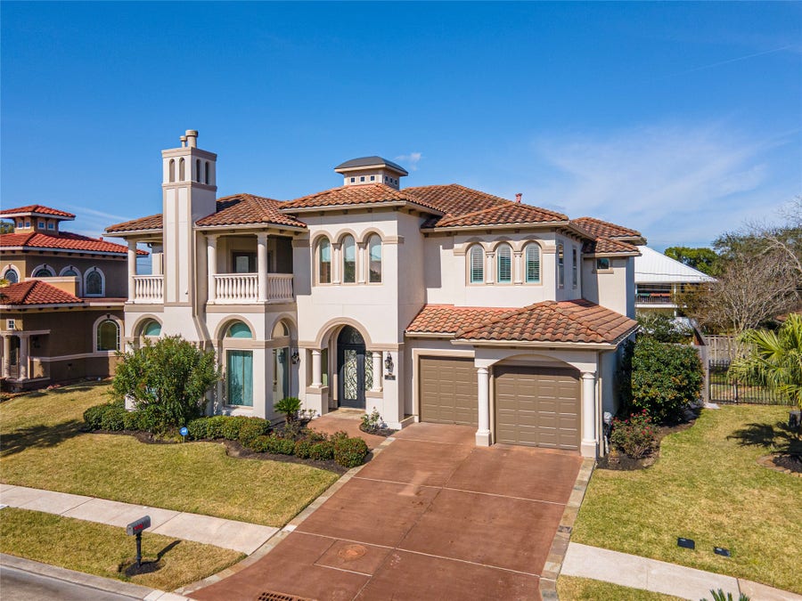 Property photo for 538 Villa Drive, Seabrook, TX