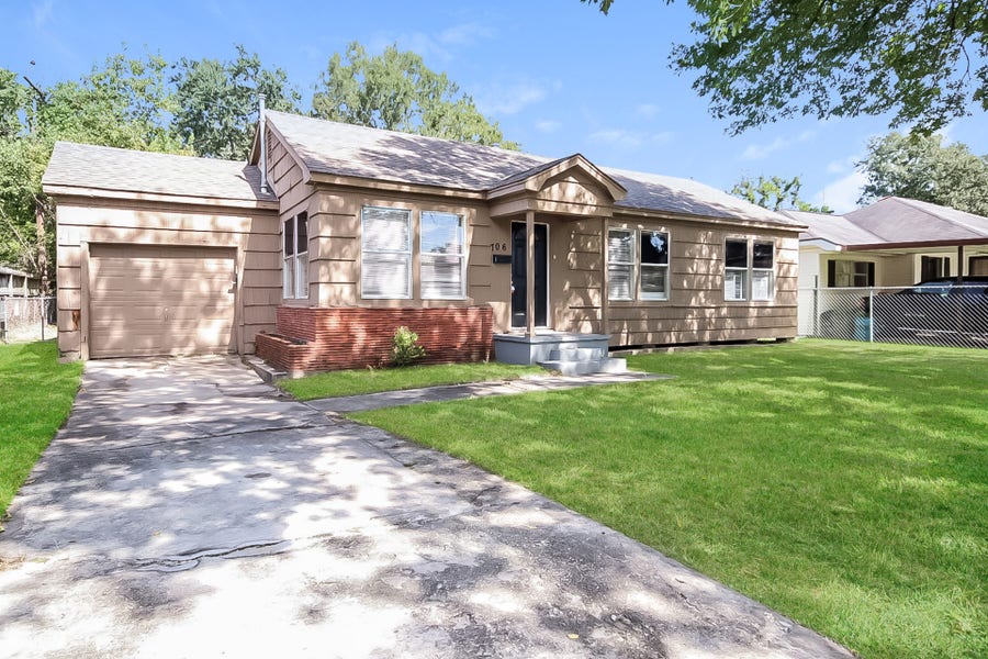 Property photo for 706 E Humble Street, Baytown, TX