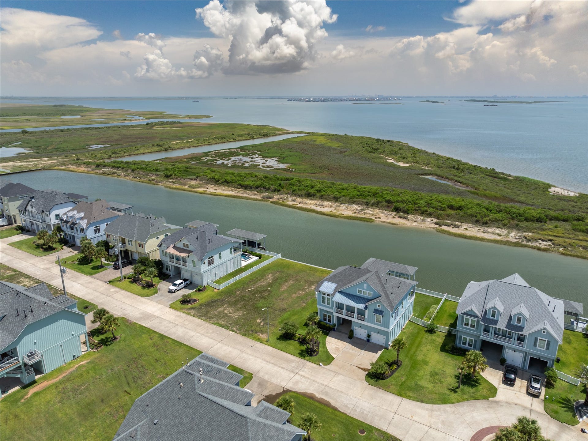 21 Hawkeye, Hitchcock, TX 77563 21 Hawkeye, Hitchcock, TX 77563