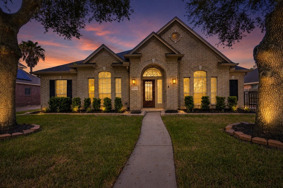 Property photo for 2709 W Oaks Boulevard, Pearland, TX