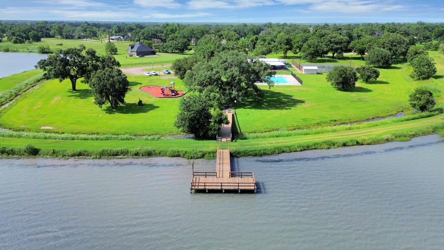 Property photo for 406 Rancho Chico Trail, Angleton, TX