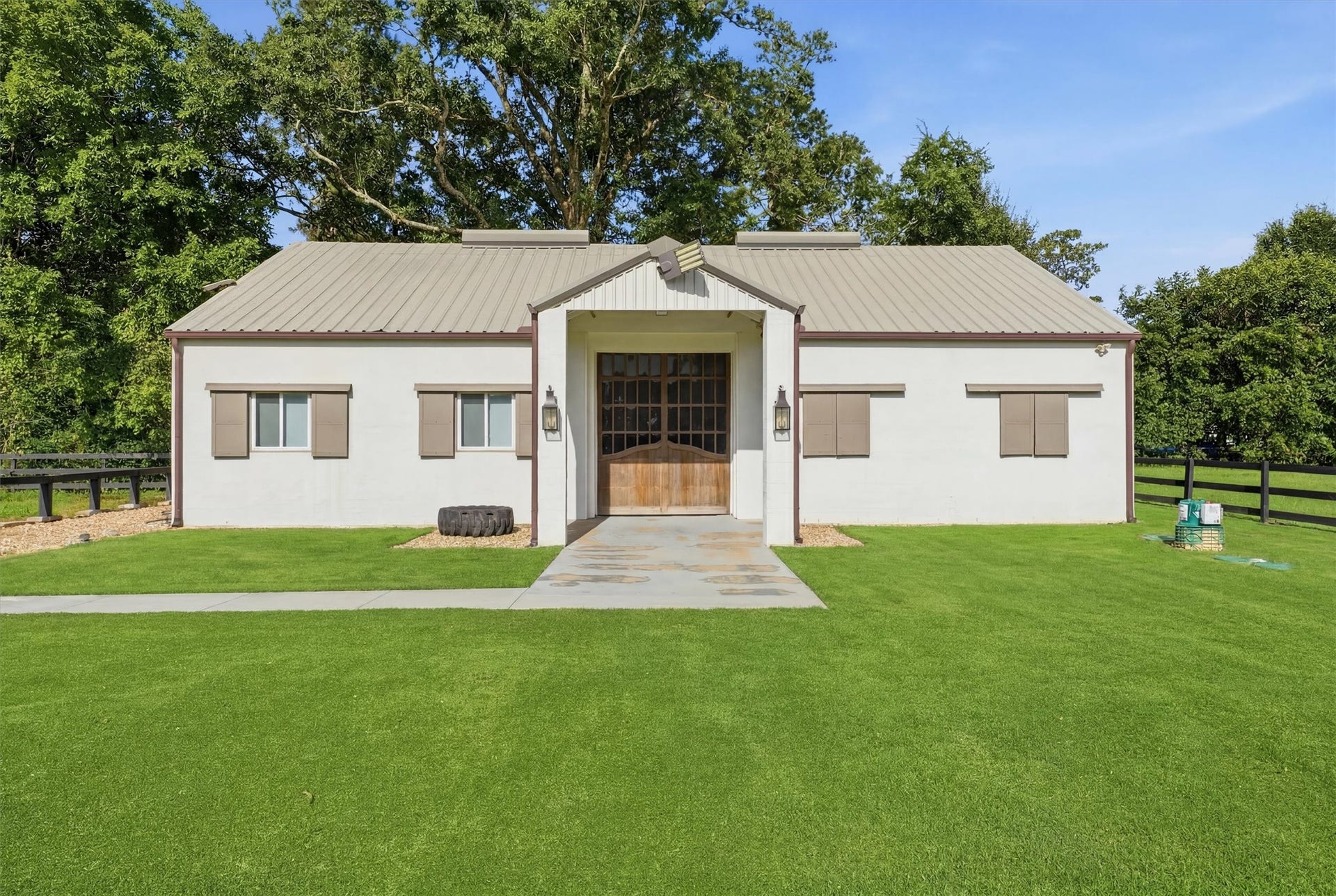 23210 Willowcreek Stables Road, Spring, TX 77389 The 60'x40' climate controlled barn.