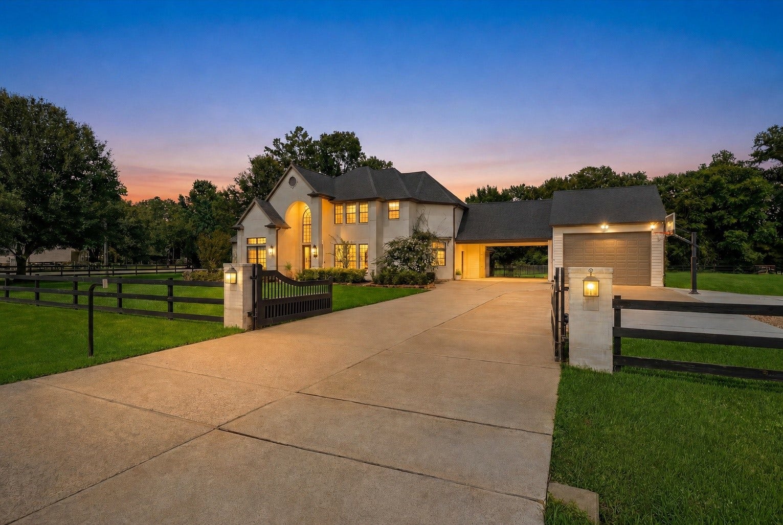 23210 Willowcreek Stables Road, Spring, TX 77389 Your fenced & gated private retreat awaits.
