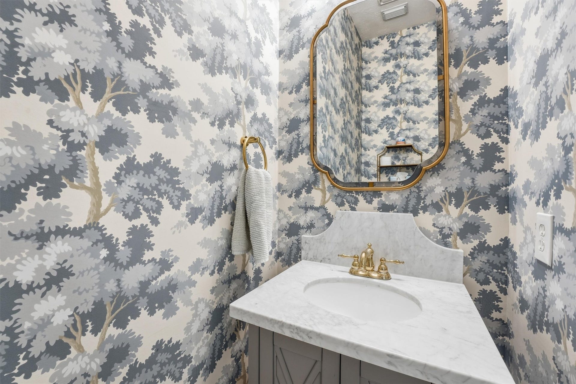 23210 Willowcreek Stables Road, Spring, TX 77389 The Chic 1st floor Powder Room