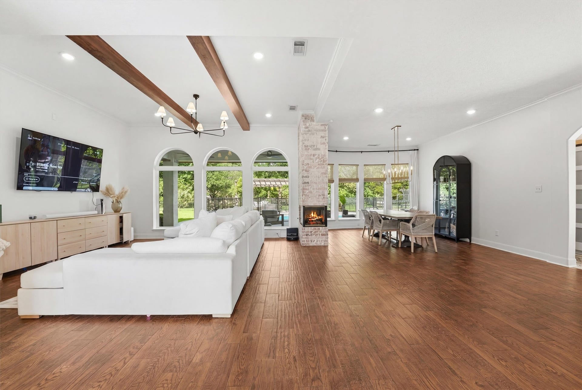 23210 Willowcreek Stables Road, Spring, TX 77389 Open concept & an abundance of natural light given by the wall of windows.