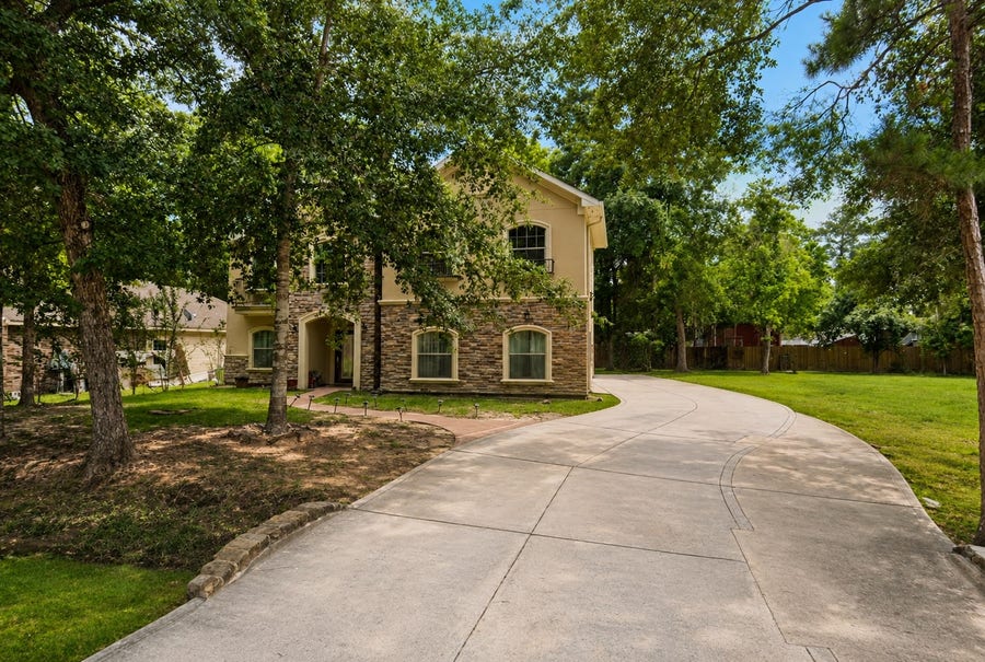 Property photo for 1523 Glen Oaks Drive, Conroe, TX