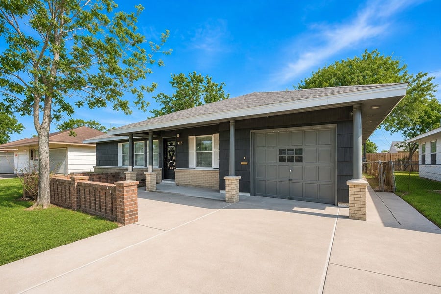 Property photo for 715 W 9th Street, Freeport, TX