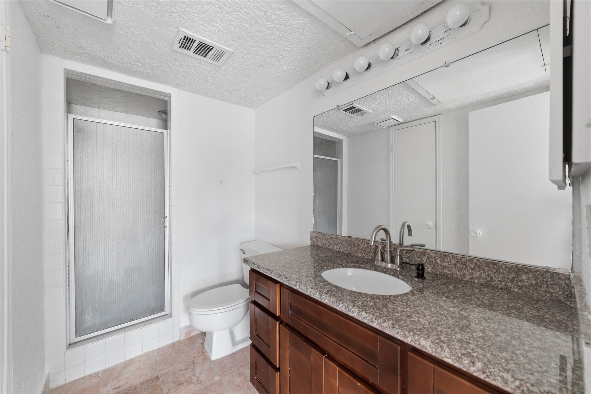 7700 Creekbend Drive, #70, Houston, TX 77071 7700 Creekbend Drive, #70, Houston, TX 77071
