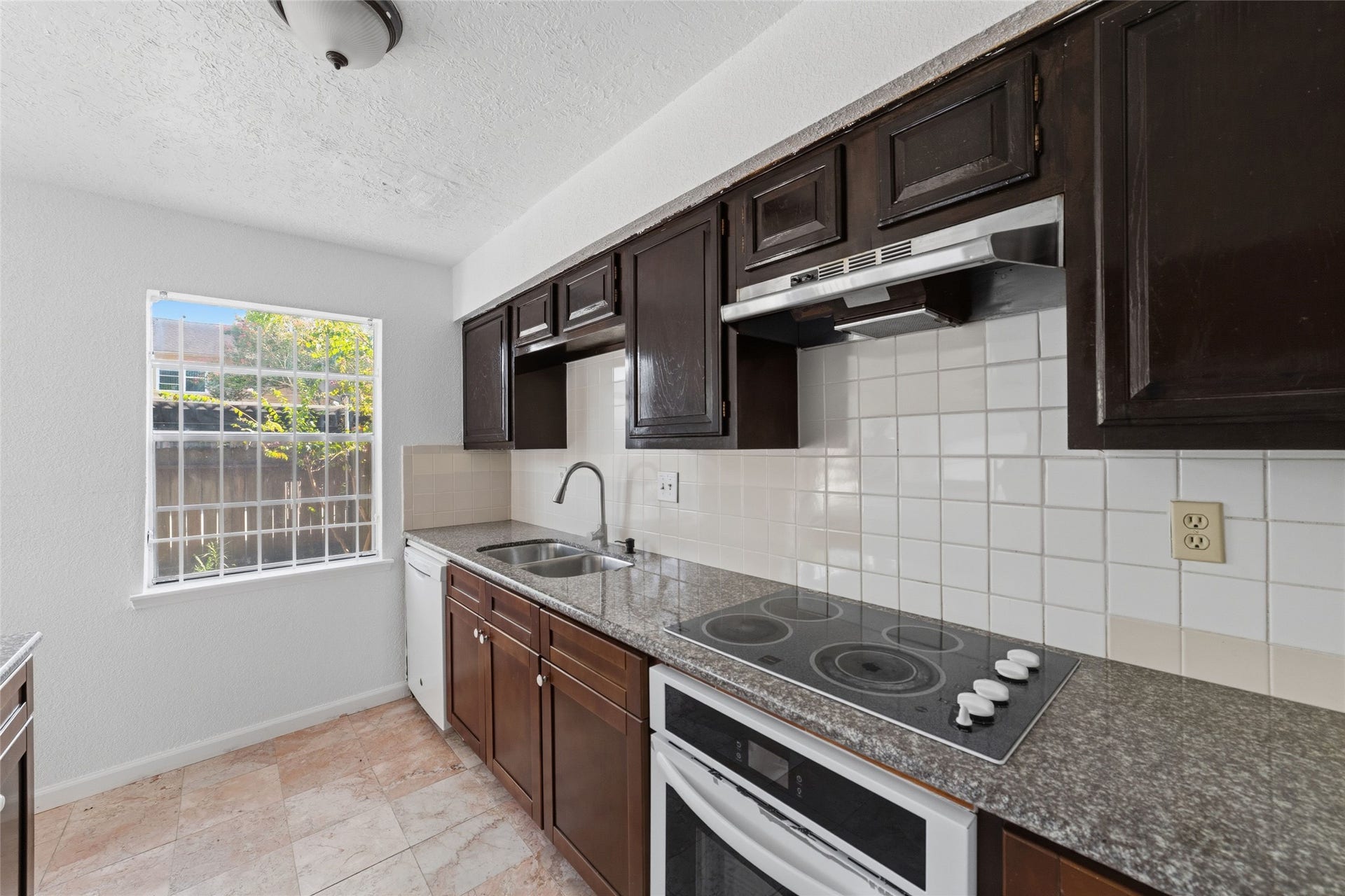 7700 Creekbend Drive, #70, Houston, TX 77071 7700 Creekbend Drive, #70, Houston, TX 77071