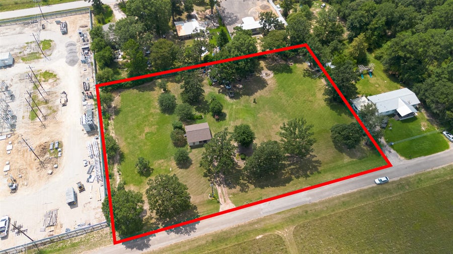 Property photo for 2200 Red Oak Lane, Conroe, TX