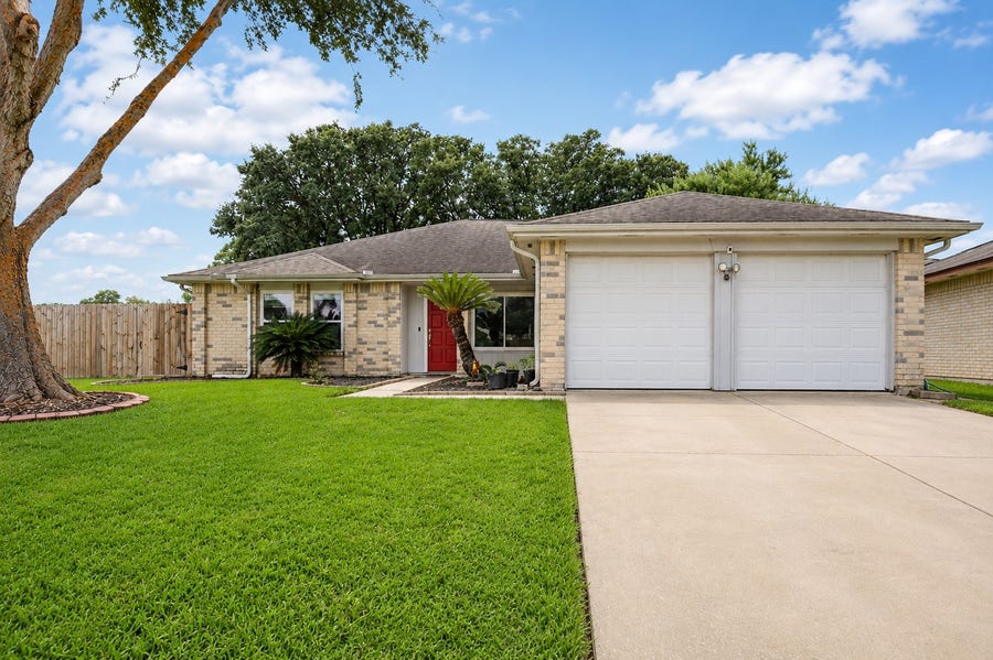Property photo for 16814 Square Rigger Lane, Friendswood, TX