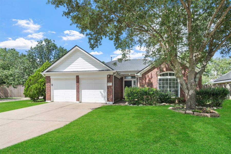 Property photo for 3806 Vinecrest Drive, Pearland, TX