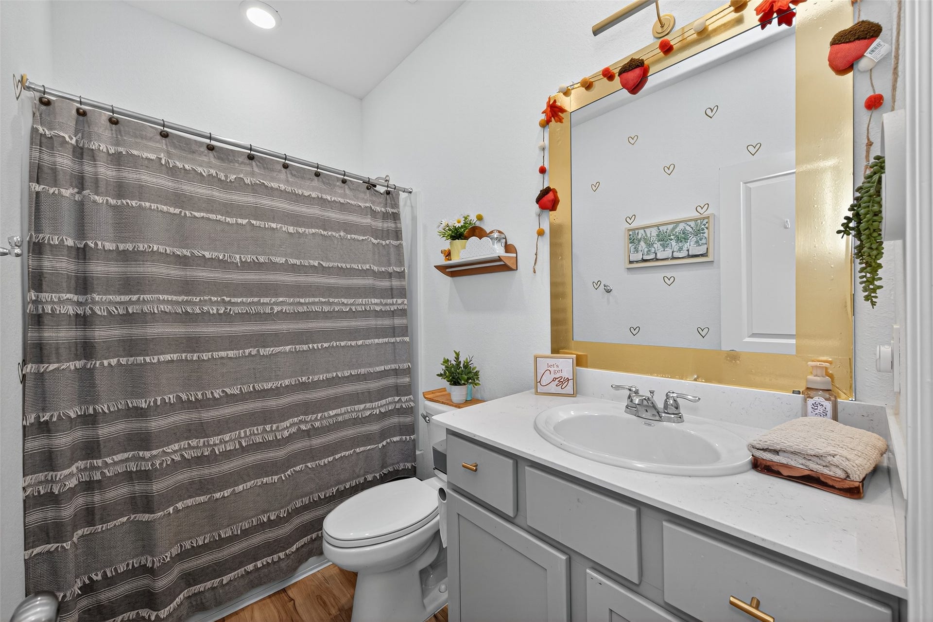 2nd Bathroom