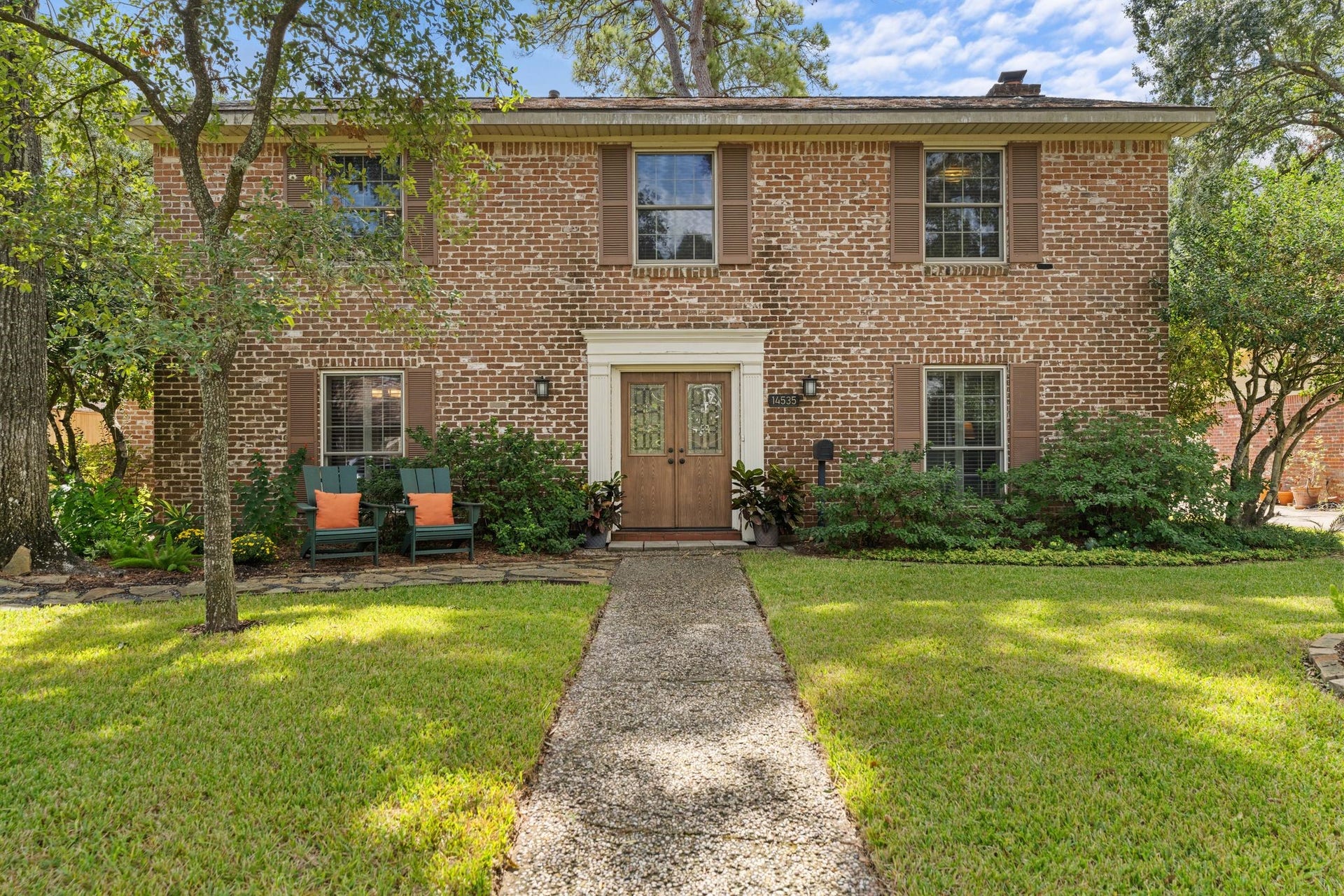 14535 Carolcrest Drive, Houston, TX 77079 14535 Carolcrest, a lovely Colonial in Nottingham Forest.