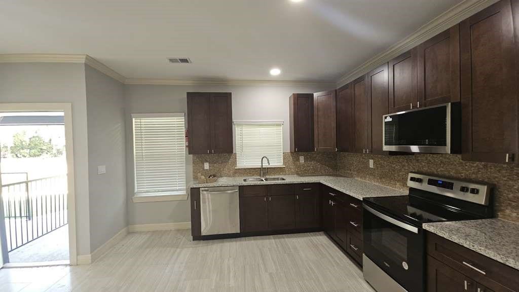 5802 Twisted Pine Court, #E, Houston, TX 77039 5802 Twisted Pine Court, #E, Houston, TX 77039