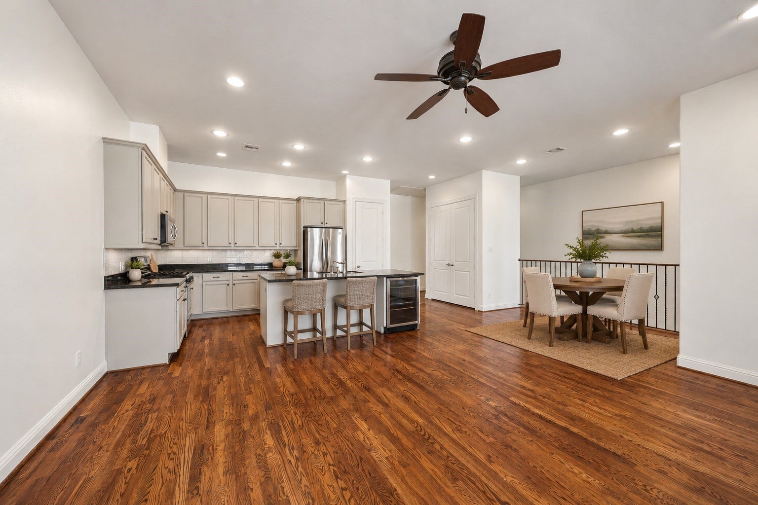 1222 Sampson Street, Houston, TX 77003 Virtually staged kitchen seating area