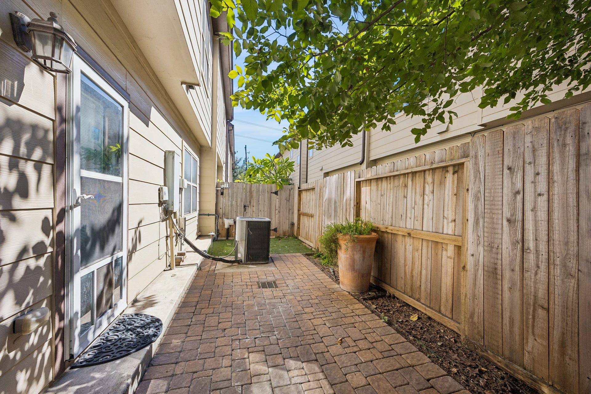 1222 Sampson Street, Houston, TX 77003 1222 Sampson Street, Houston, TX 77003
