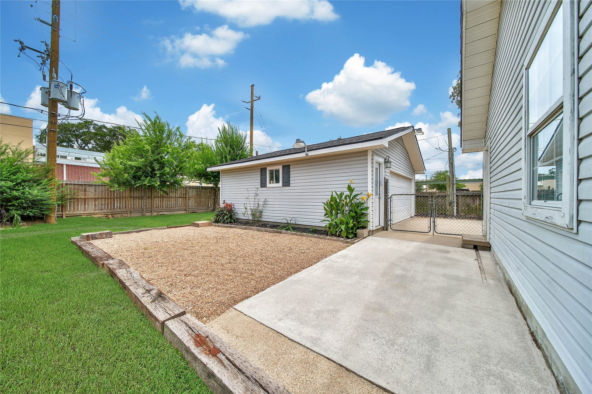 307 Lawrence Street, Tomball, TX 77375 Lovely backyard & patio area.