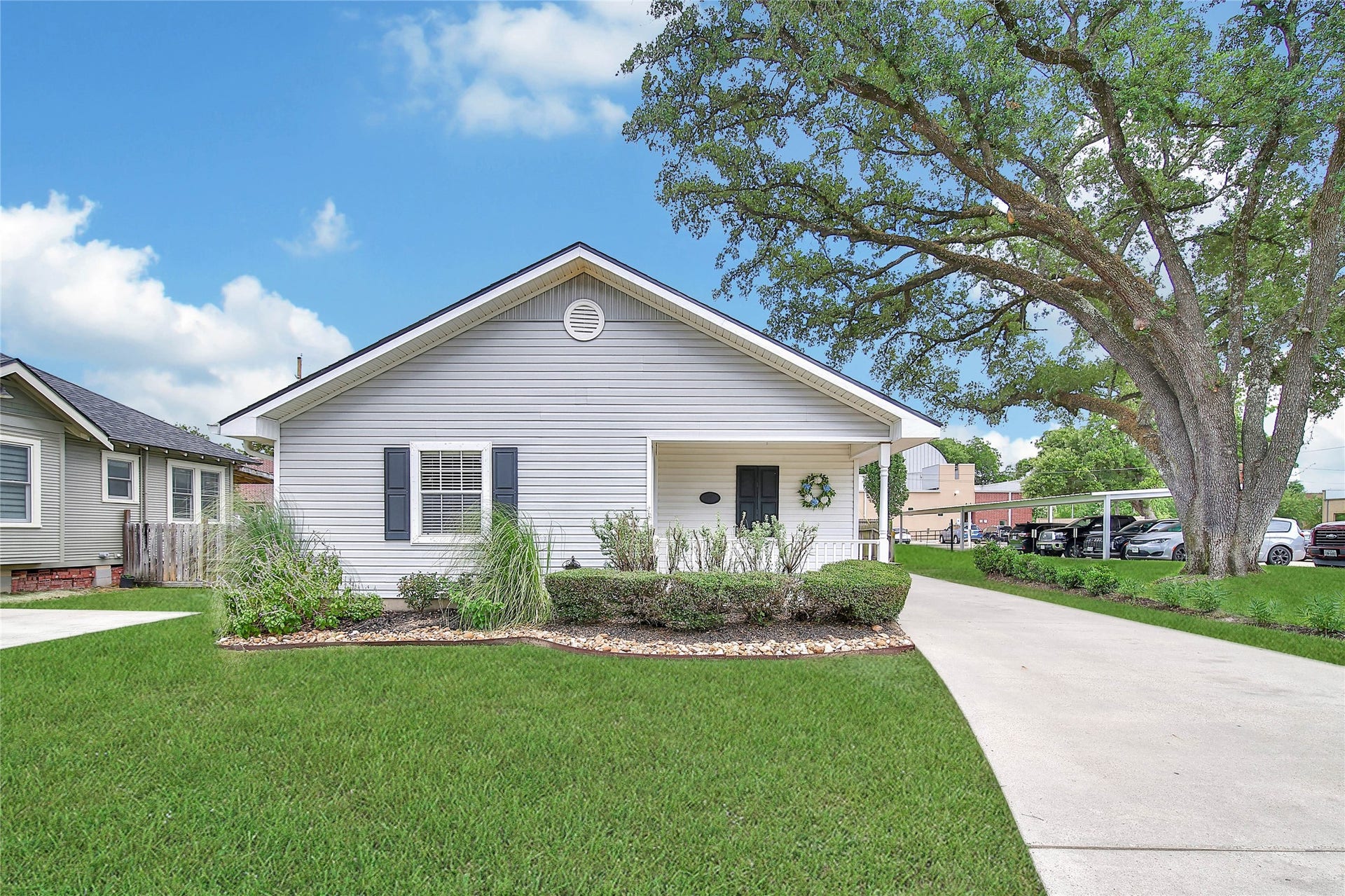 307 Lawrence Street, Tomball, TX 77375 AMAZING LEASE PROPERTY LOCATED IN THE HEART OF TOMBALL!!