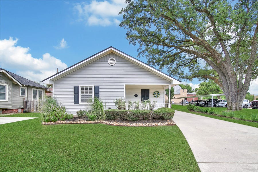 Property photo for 307 Lawrence Street, Tomball, TX