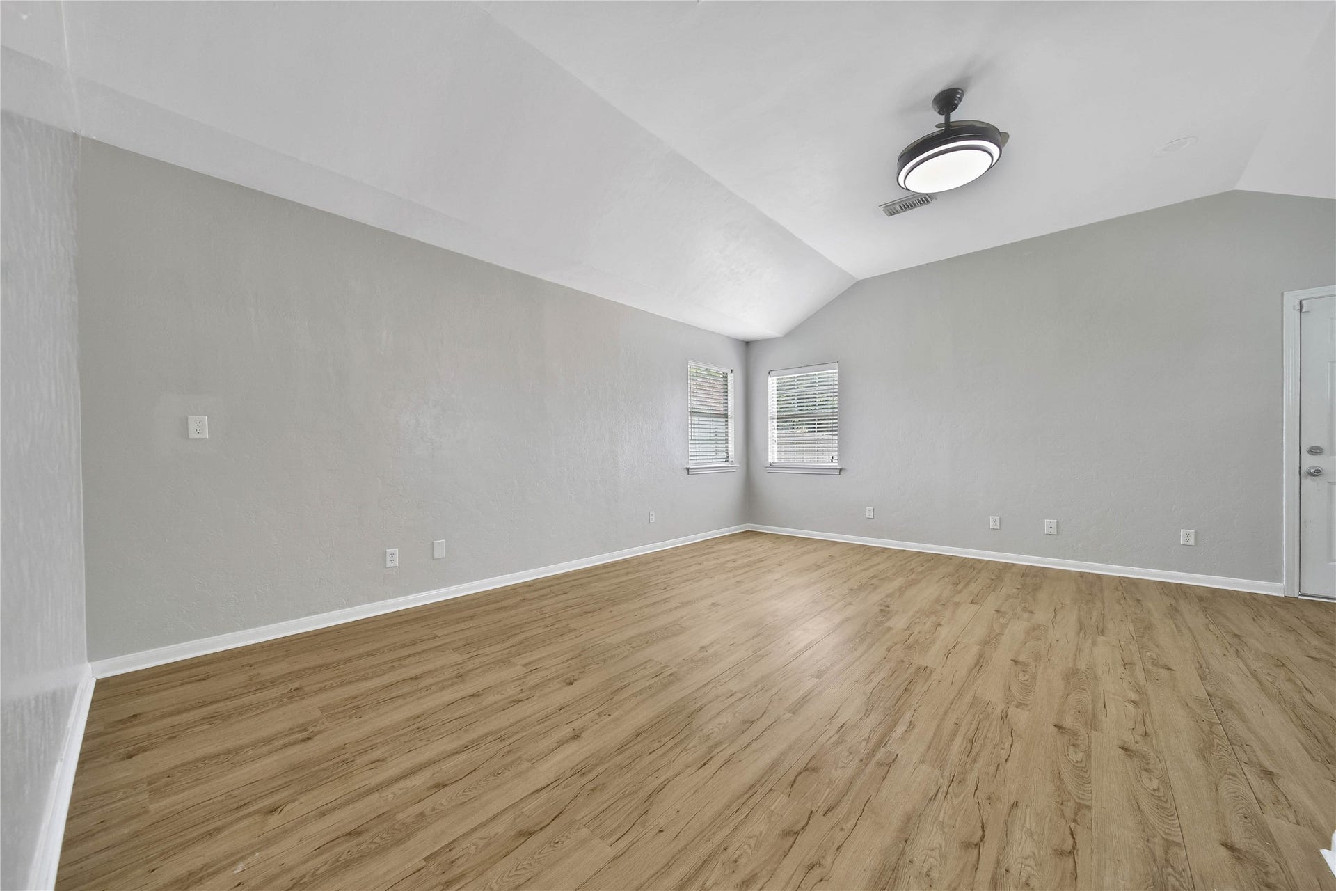307 Lawrence Street, Tomball, TX 77375 This primary bedroom has plenty of room for a kingsized bed!