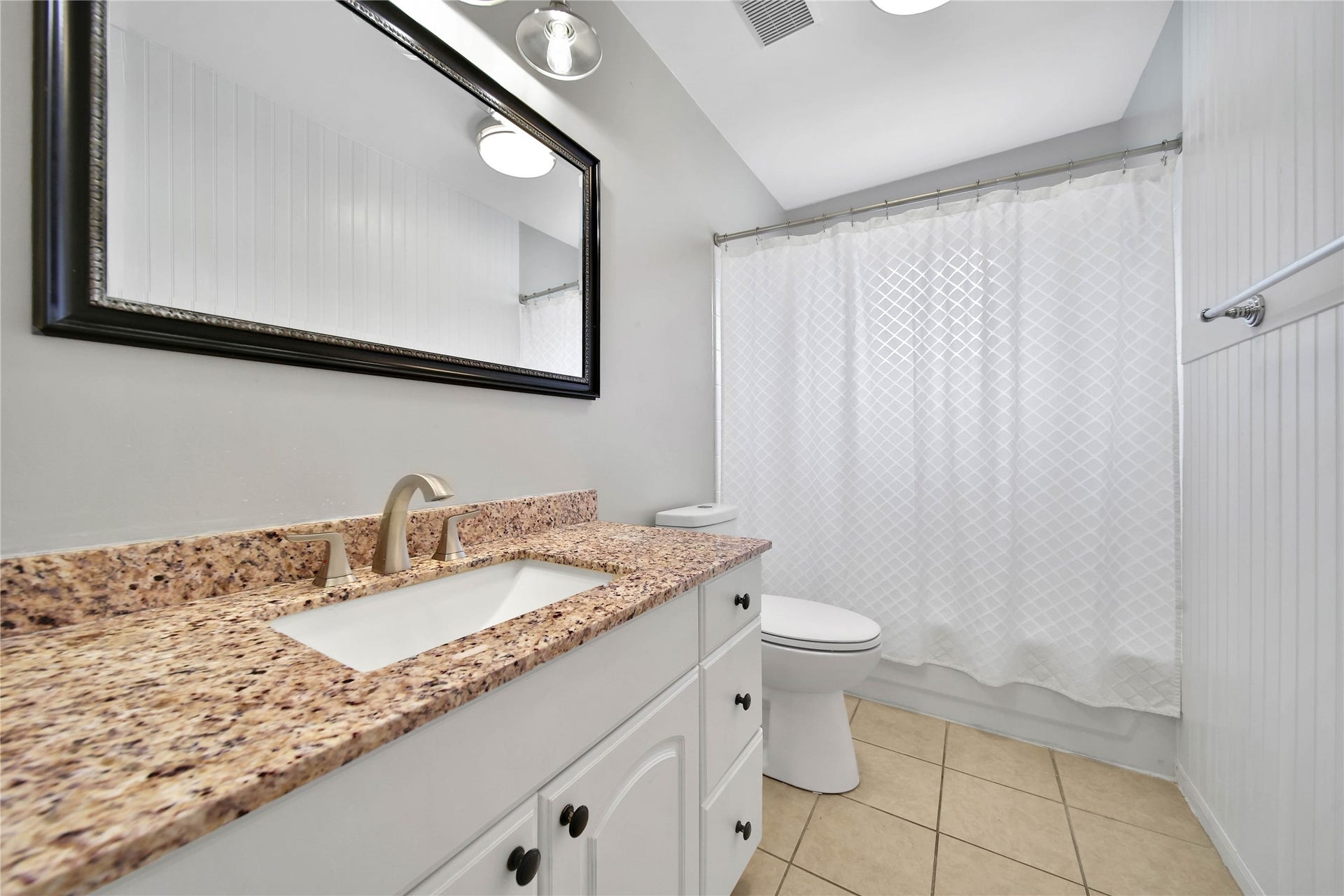 307 Lawrence Street, Tomball, TX 77375 The hall bath is positioned between the two secondary bedrooms. Tub/Shower combination.