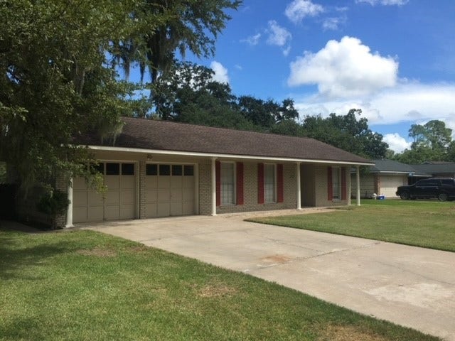 Property photo for 117 Chestnut Street, Lake Jackson, TX