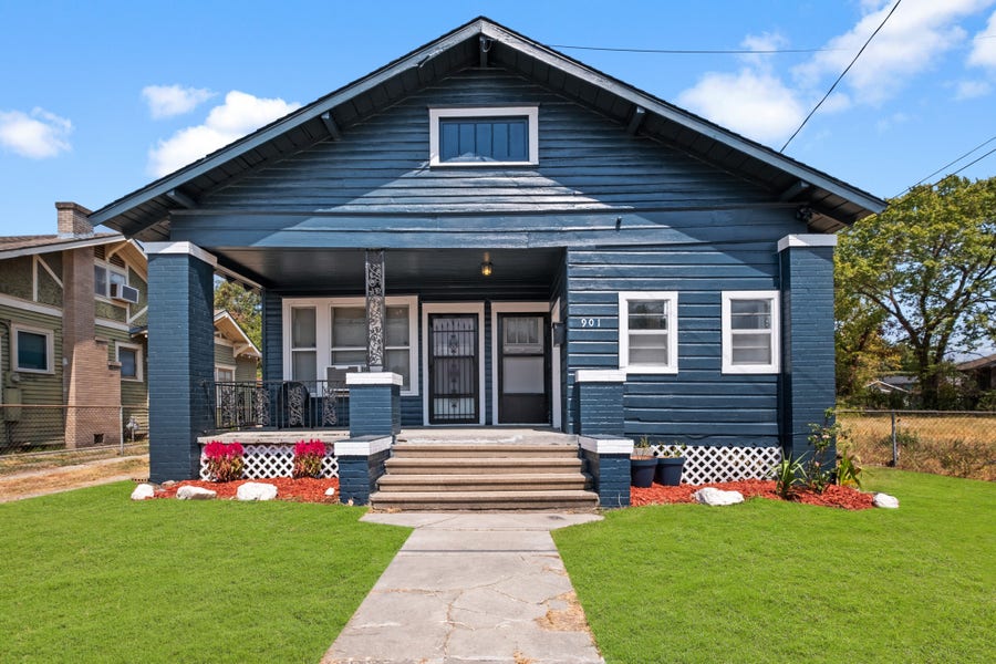 Property photo for 901 Boundary Street, Houston, TX