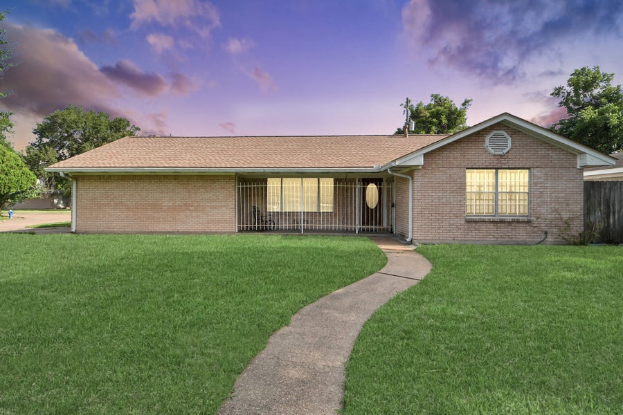 Property photo for 138 W Wellington Street, Houston, TX
