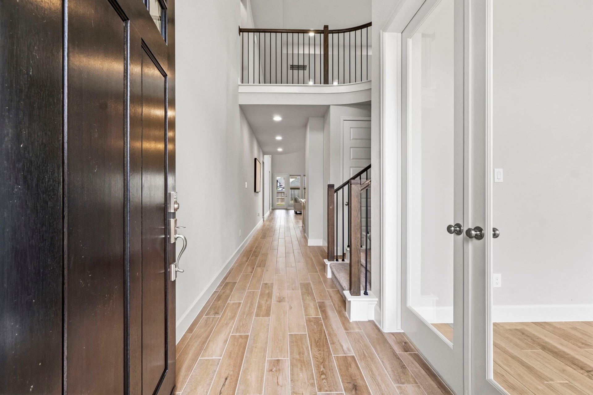 1147 Beals Creek Street, Conroe, TX 77304 Welcome home to 1147 Beals Creek, where soaring ceilings and an abundance of natural light create an impressive first impression from the moment you step inside.