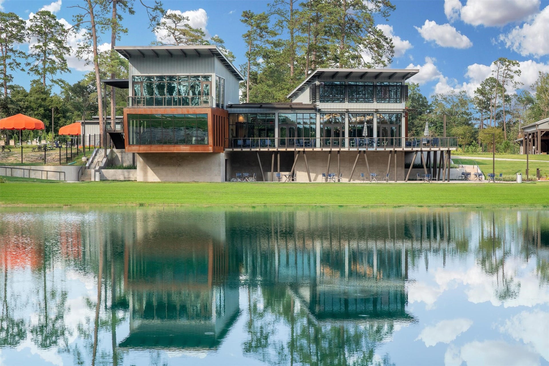 1147 Beals Creek Street, Conroe, TX 77304 Experience resort-style living at The Lake House, where stunning views of Grand Lake, a luxurious pool, and endless opportunities for kayaking, fishing, and relaxation create an exceptional lifestyle.