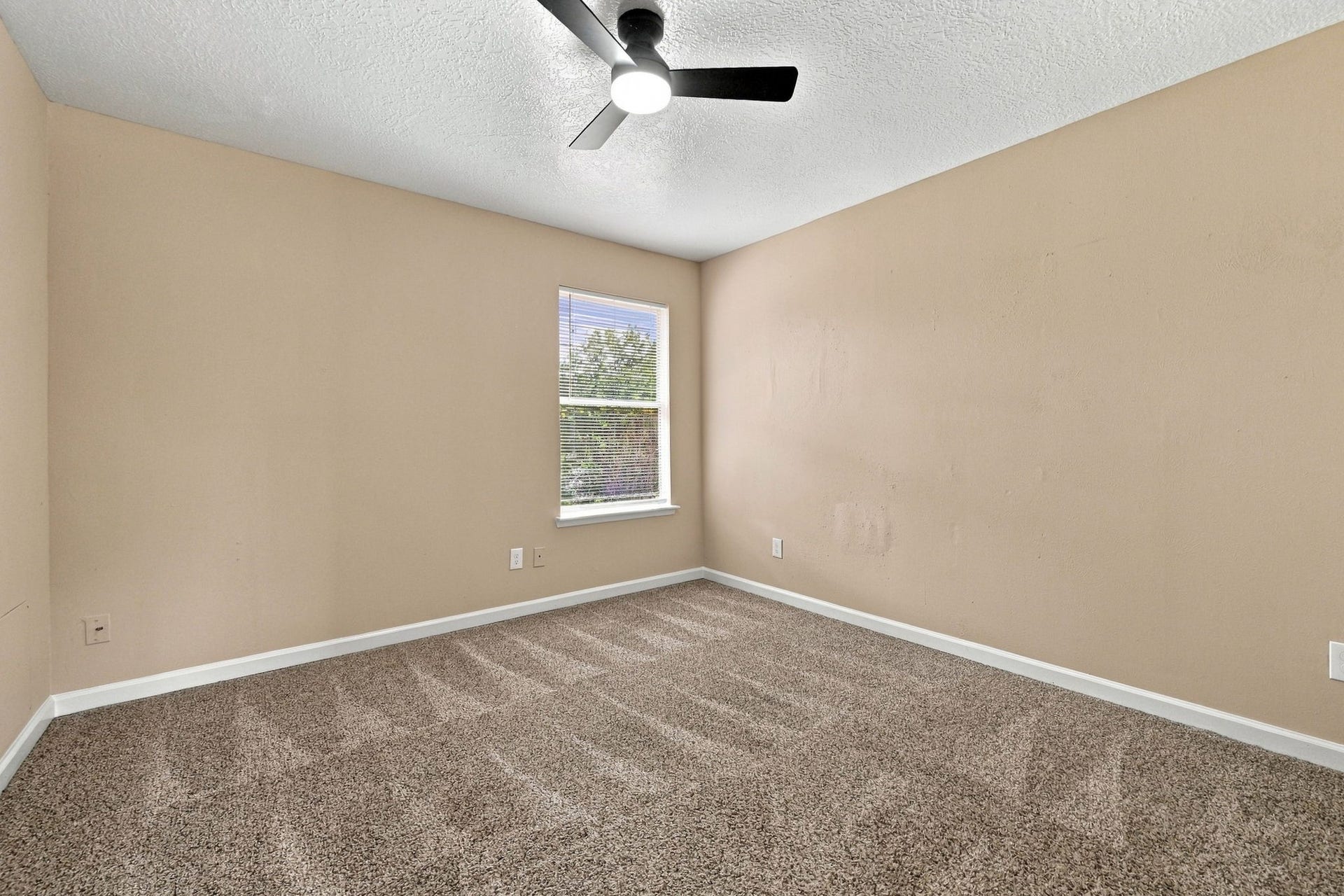 7726 Chaseview Drive, Houston, TX 77489 Bedroom on 2nd floor