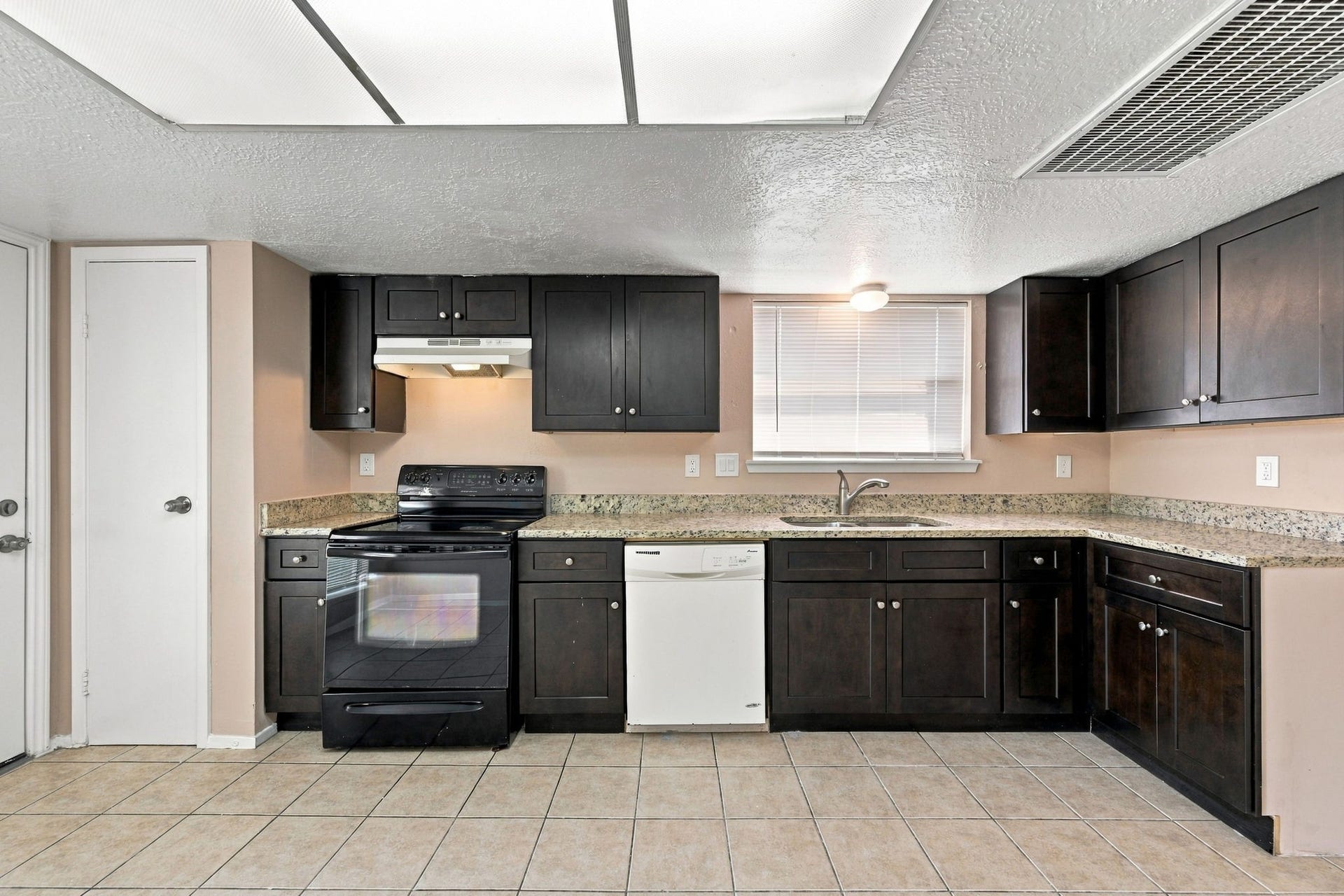 7726 Chaseview Drive, Houston, TX 77489 7726 Chaseview Drive, Houston, TX 77489