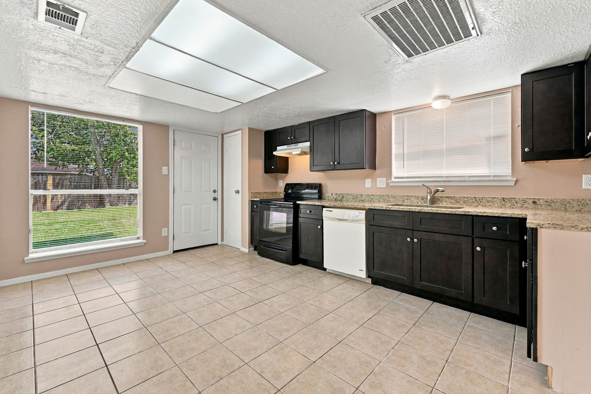 7726 Chaseview Drive, Houston, TX 77489 7726 Chaseview Drive, Houston, TX 77489