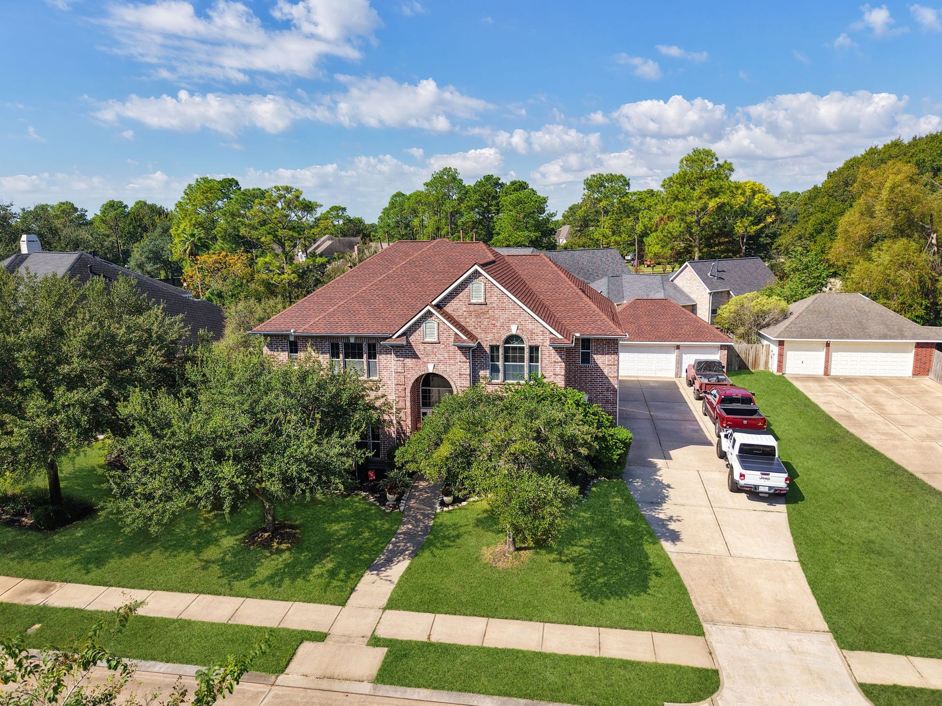 16319 Rolling View Trail, Cypress, TX 77433 Welcome to 16319 Rolling View! Roof was installed in 2024.