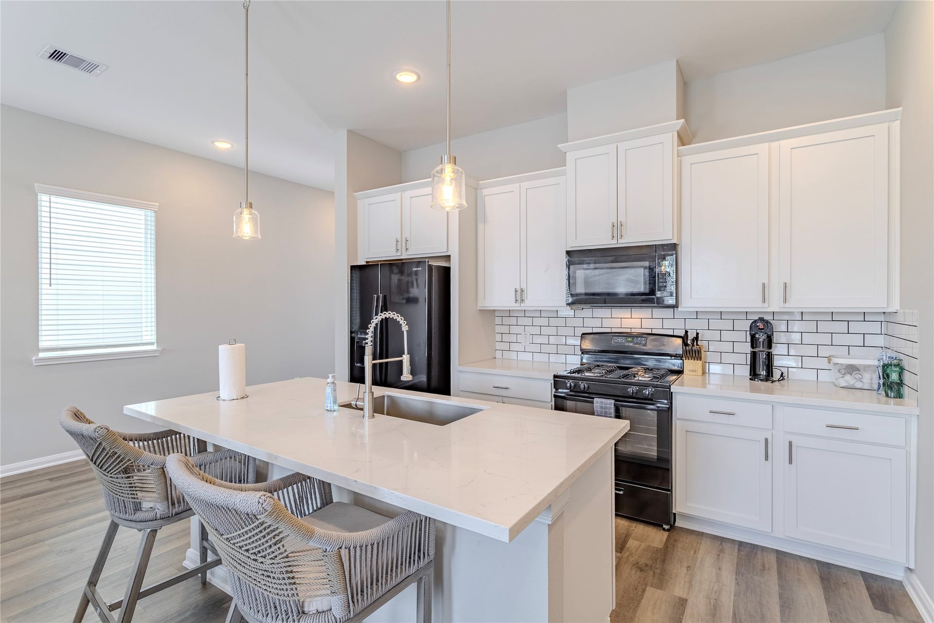 8124 Esther Acres Lane, Houston, TX 77088 8124 Esther Acres Lane, Houston, TX 77088