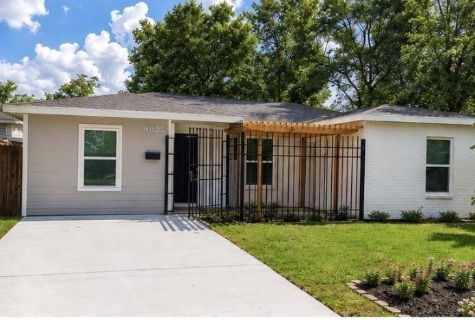 8027 Herschelwood Street, Houston, TX 77033 8027 Herschelwood Street, Houston, TX 77033