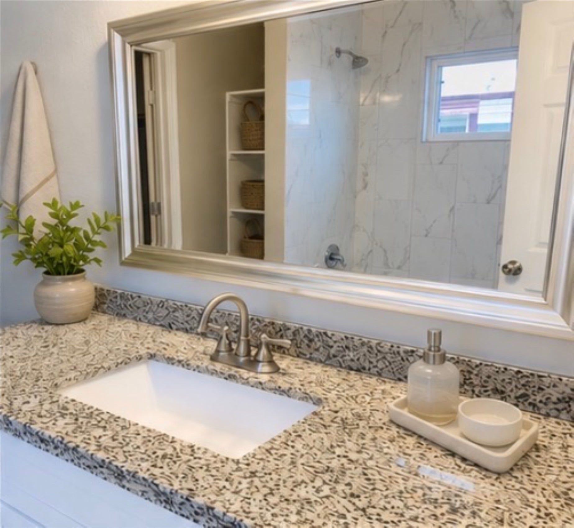 8027 Herschelwood Street, Houston, TX 77033 8027 Herschelwood Street, Houston, TX 77033